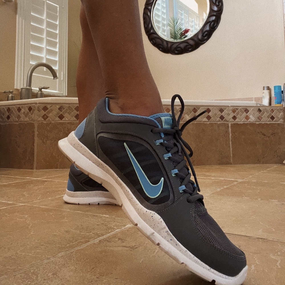 Nike Grey + Blue Women’s Running Sneakers (Size 9)